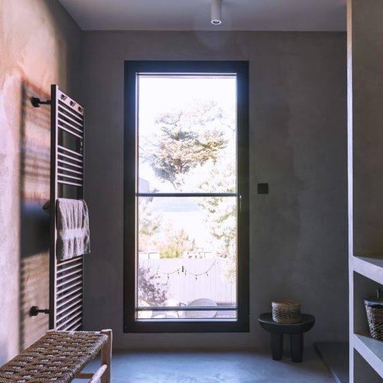 Baie vitrée à galandage posée dans une villa à Orange