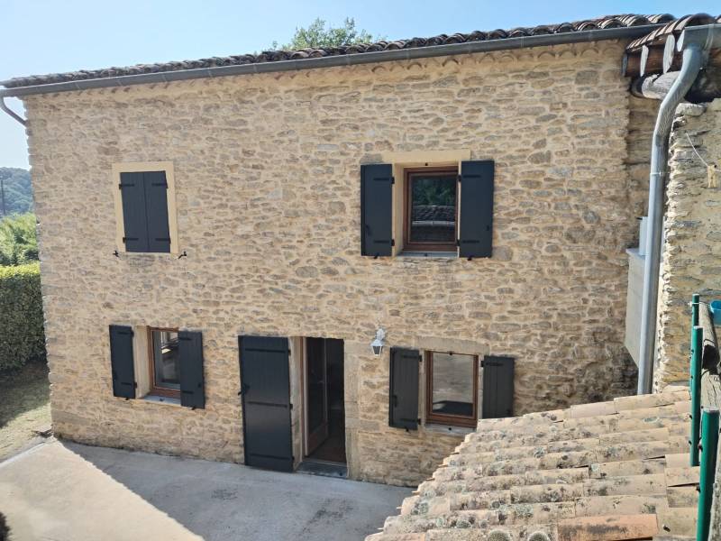 Zoom sur la texture mate du thermolaquage gris anthracite