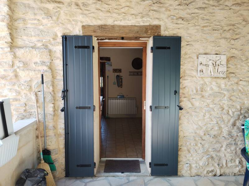 Volets battants aluminium avec système de fermeture multipoints sécurisé