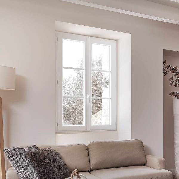 Portes-fenêtres aluminium installées en façade rénovée à Nyons