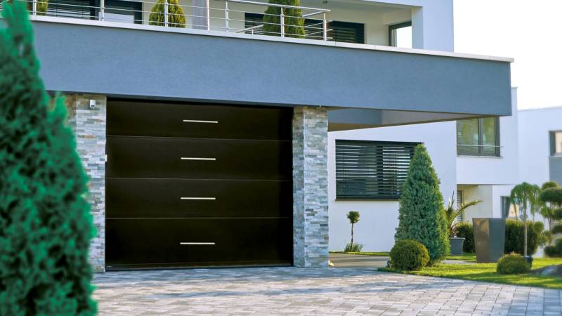 Porte motorisée sécurisée posée sur pavillon à Montélimar