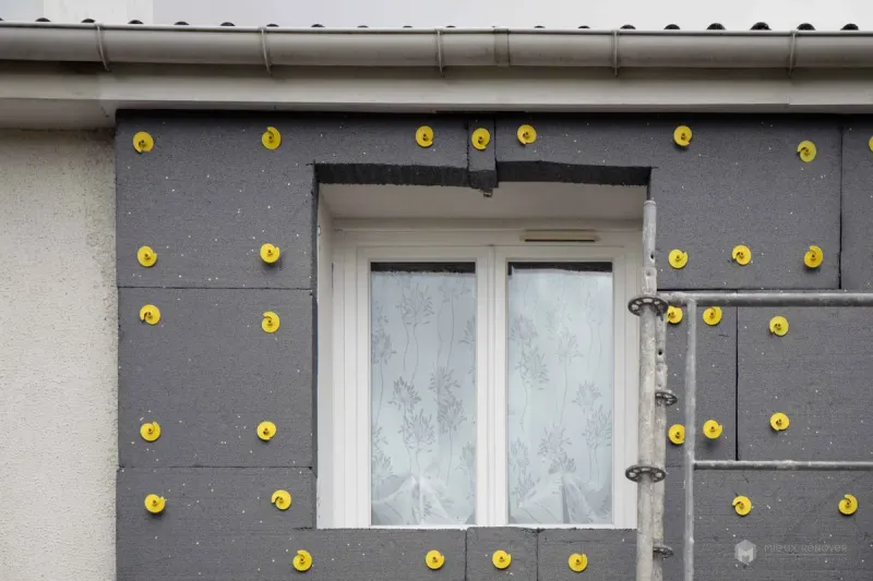 Pose de panneaux ITE sur pavillon à Vedène