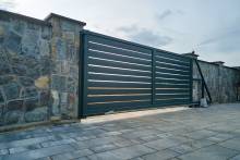 Notre zone d'activité pour ce service Installer une porte d’entrée blindée en aluminium sur mesure avec serrure multipoints et isolation phonique renforcée à